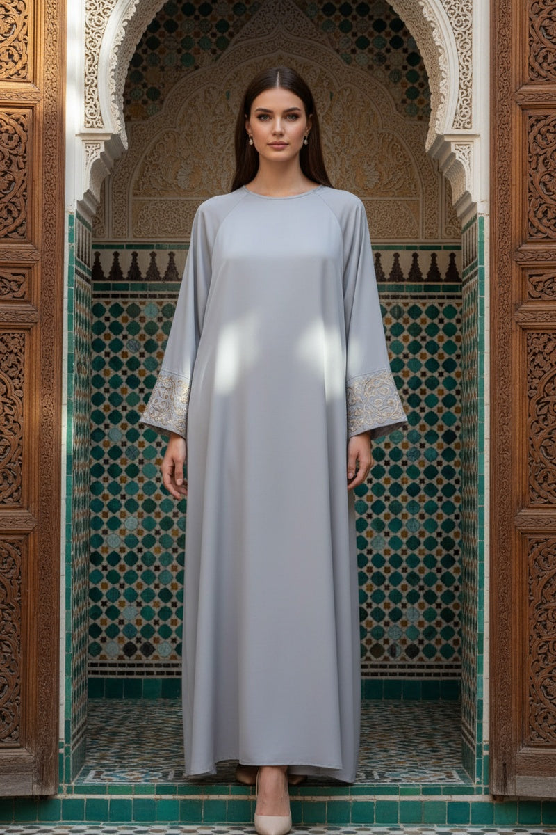 Abaya longue unie avec broderie fleurie