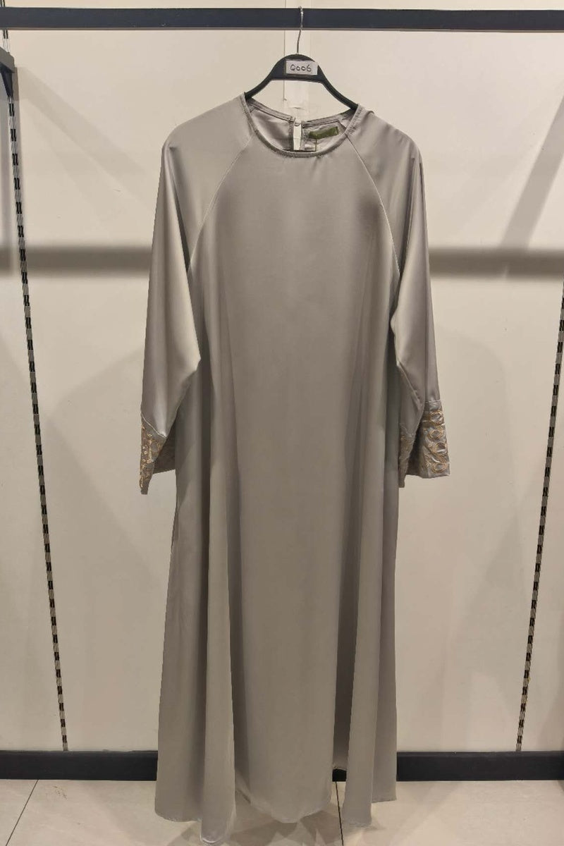 Abaya longue unie avec broderie fleurie
