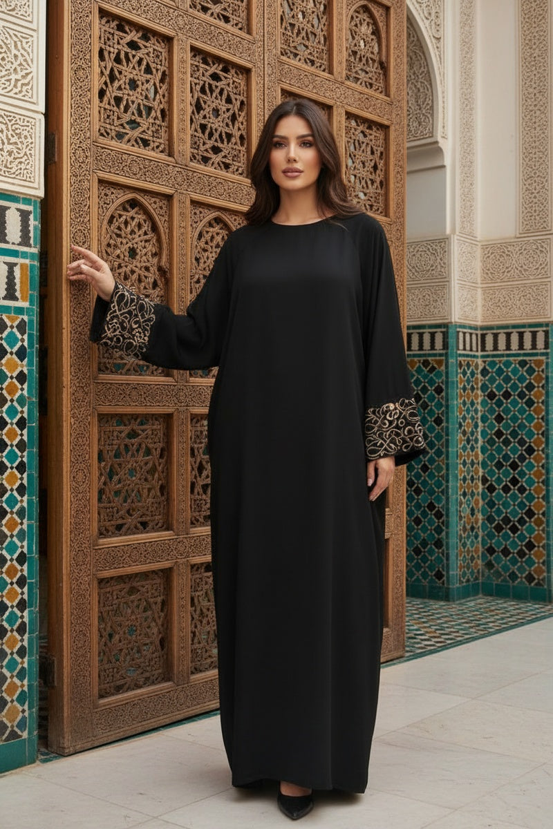 Abaya longue unie avec broderie fleurie