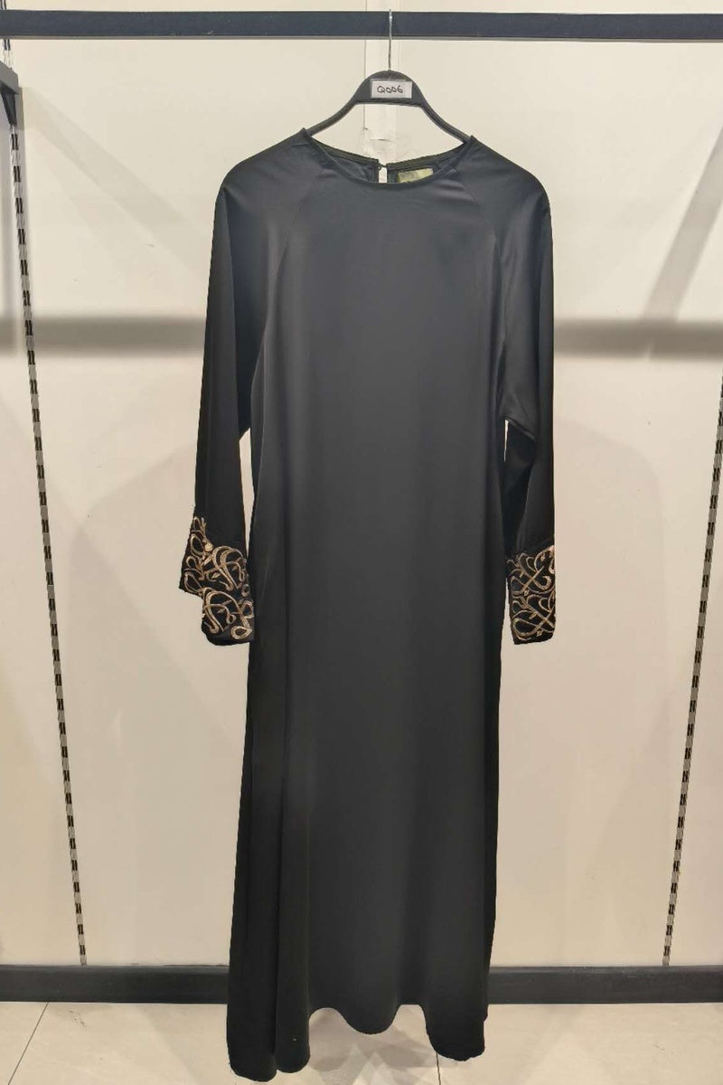 Abaya longue unie avec broderie fleurie