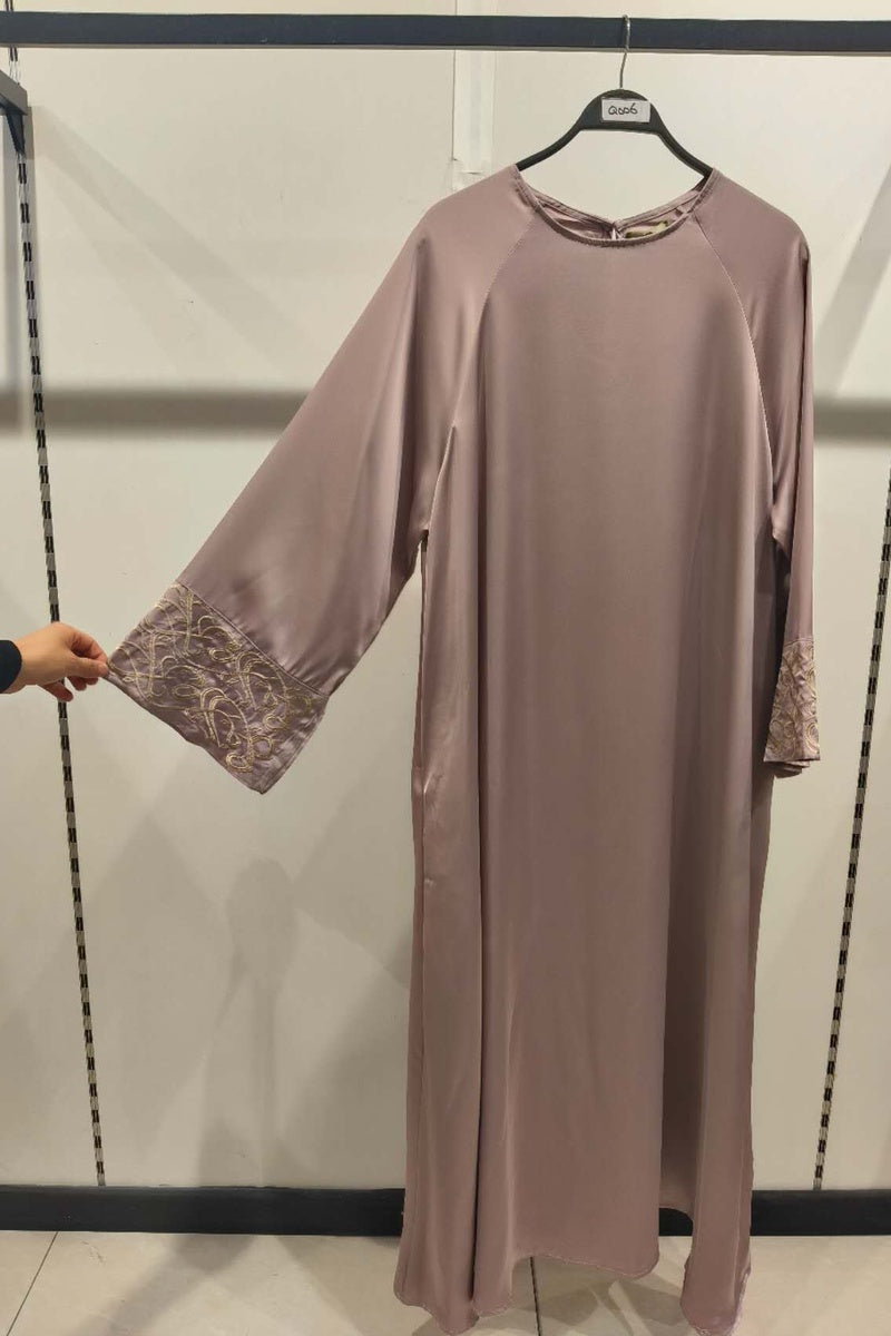 Abaya longue unie avec broderie fleurie