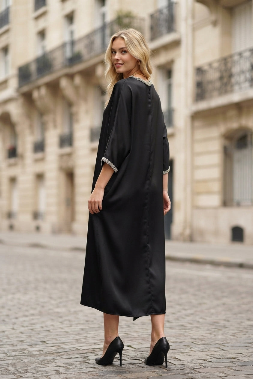 Robe longue fluide manches papillons avec détails perlés