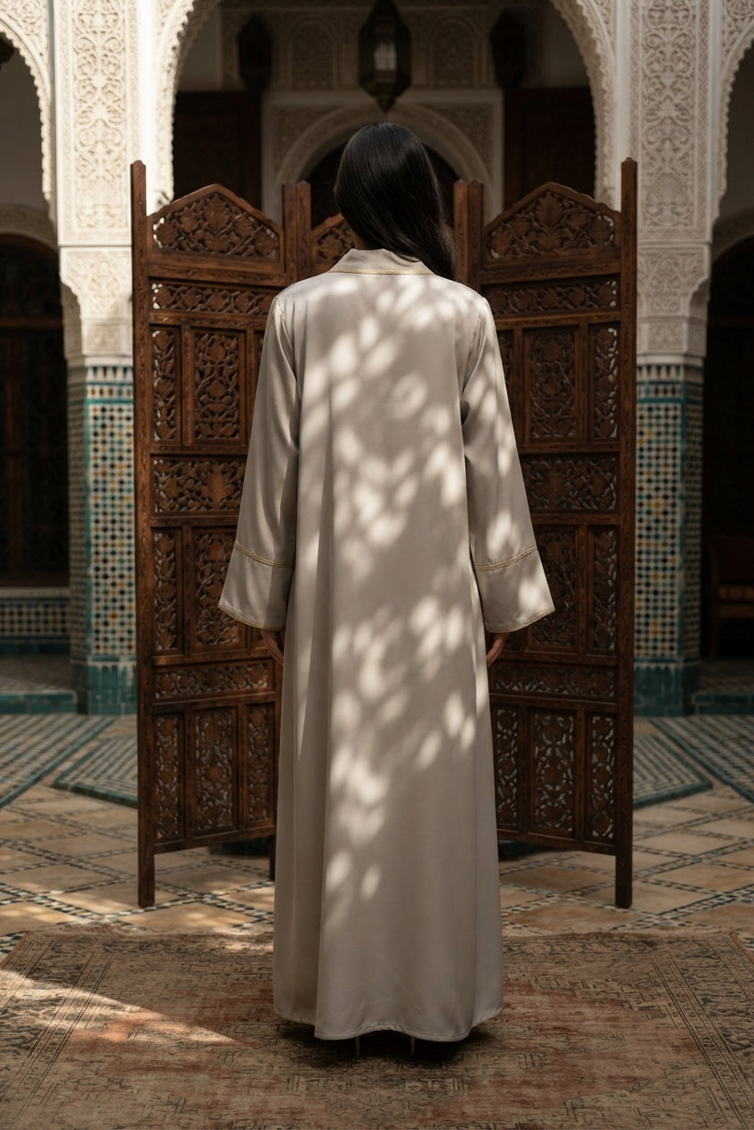 Robe abaya longue unie satinée élégante avec ceinture